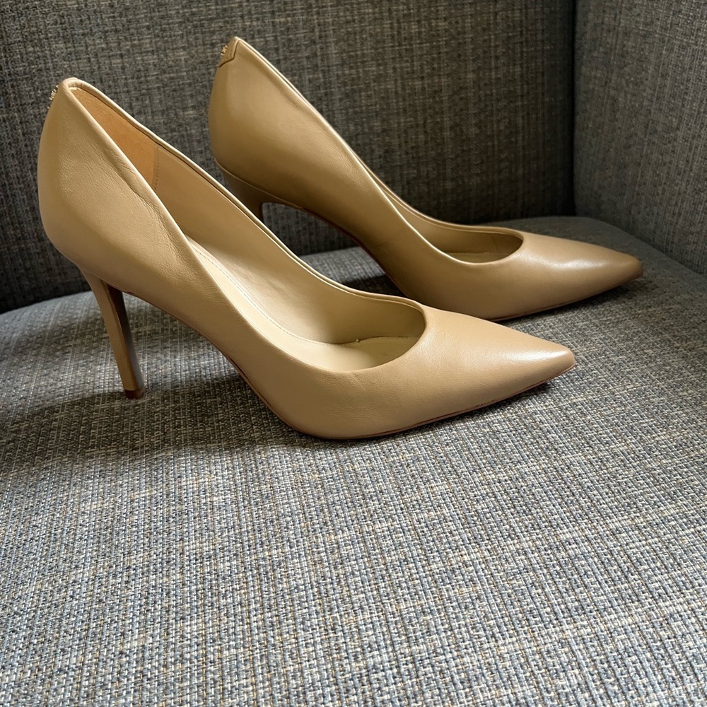 Woman’s new Sam Edelman hazel tan high heel shoes leather upper in a 7 1/2